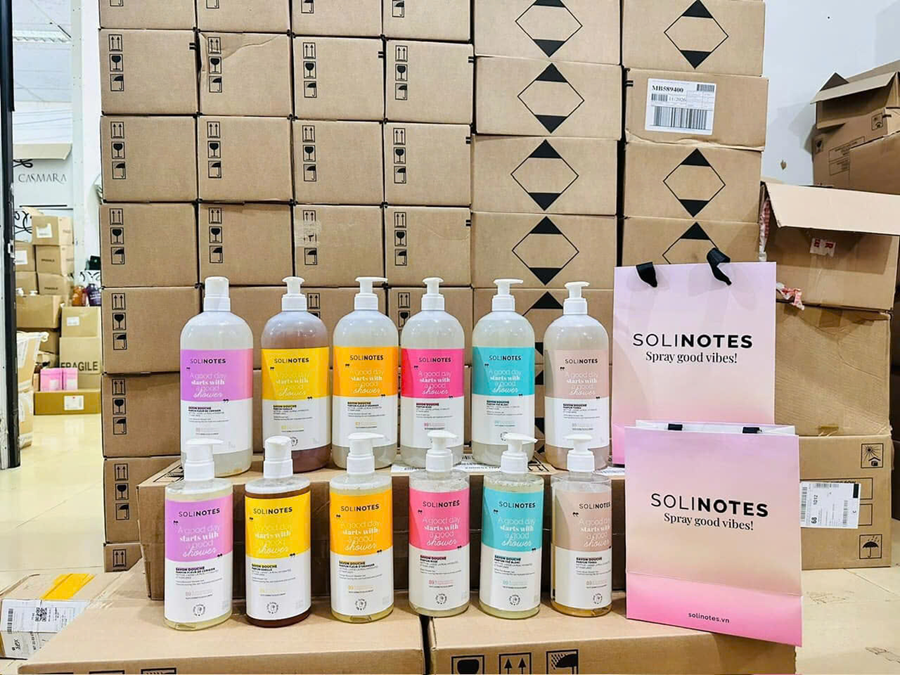 Combo 2 chai sữa tắm hương nước hoa SOLINOTES mix mùi 1000mll