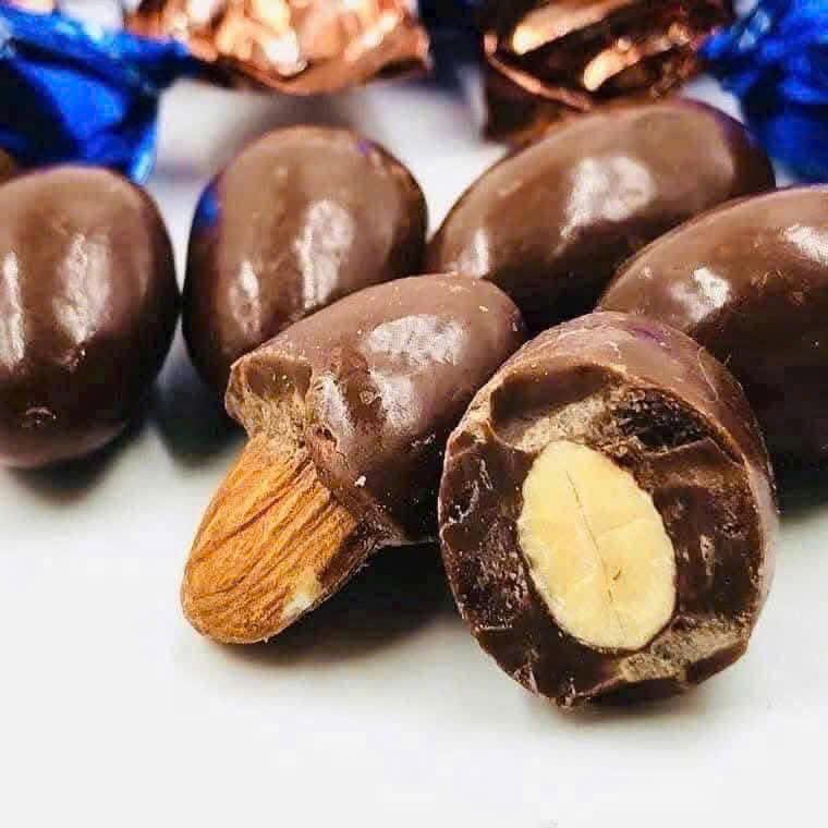 Kẹo Ivan Đỏ Socola nâu hạnh nhân 400gr