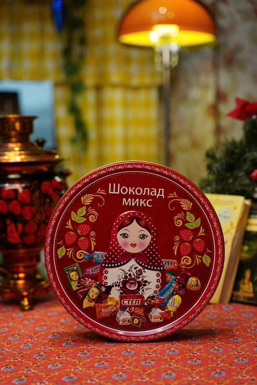 KẸO BÚP BÊ MIX VỊ 500G - HỘP THIẾC TRÒN màu đỏ